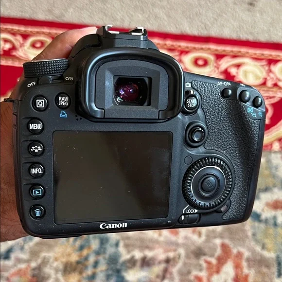 Canon EOS 7D Black Camera with Lens